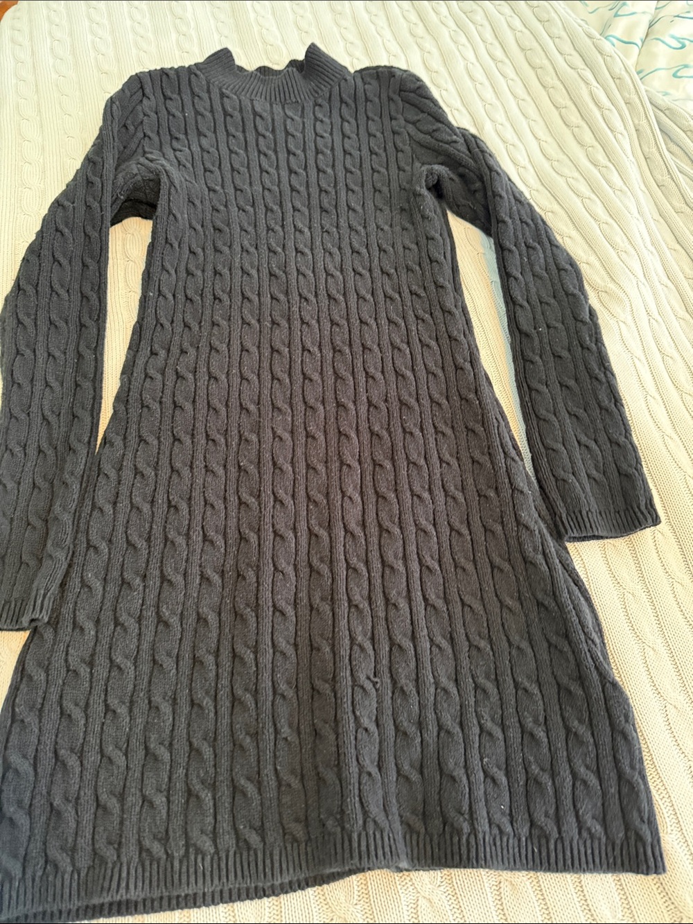 Hollister Two-Tone Cable Knit Sweater - Cream & Black